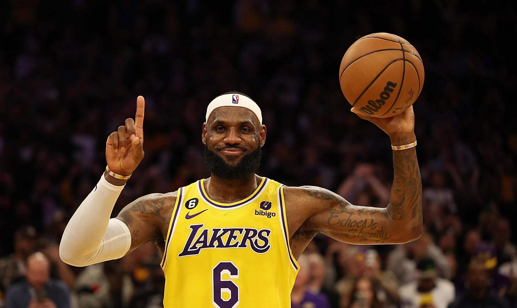 湖人全队助攻,大胜勇士迎来复苏 湖人全队助攻,大胜勇士迎来复苏