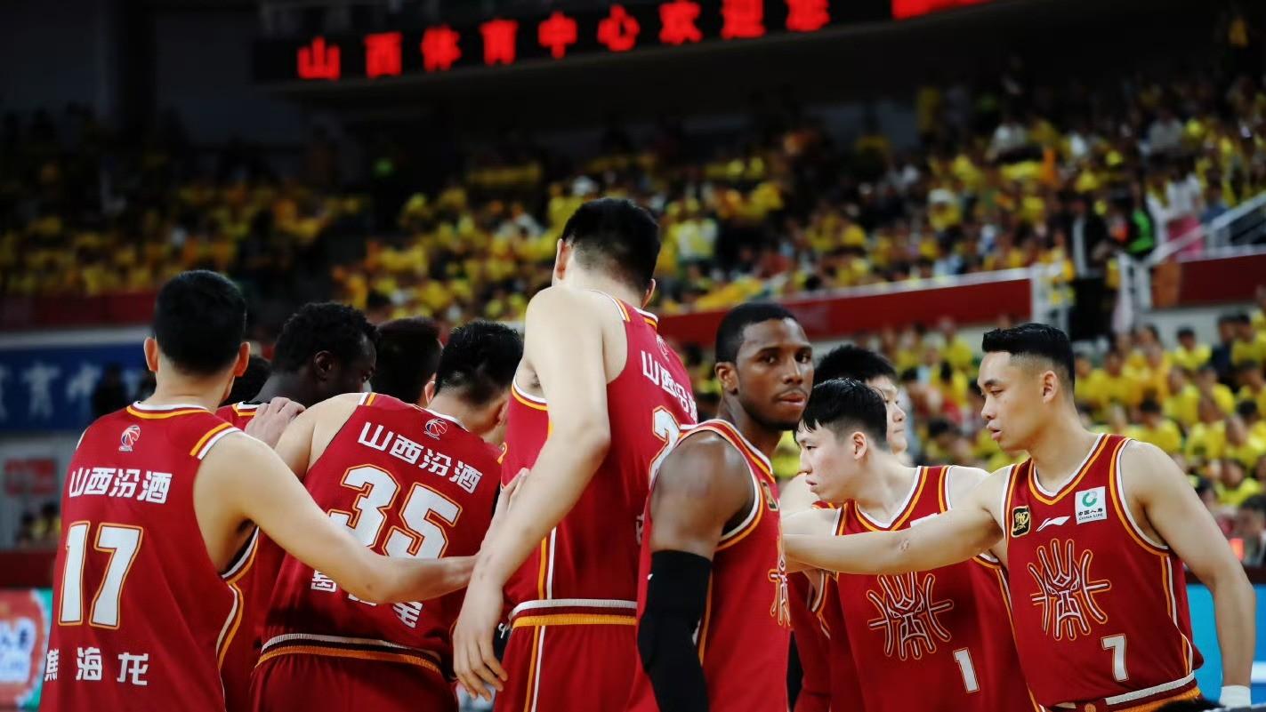 CBA联赛强队斗智斗勇,对决激烈高潮 CBA联赛强队斗智斗勇,对决激烈高潮