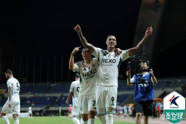 绿城士气高昂!连胜势不可挡追逐殊荣 绿城士气高昂!连胜势不可挡追逐殊荣