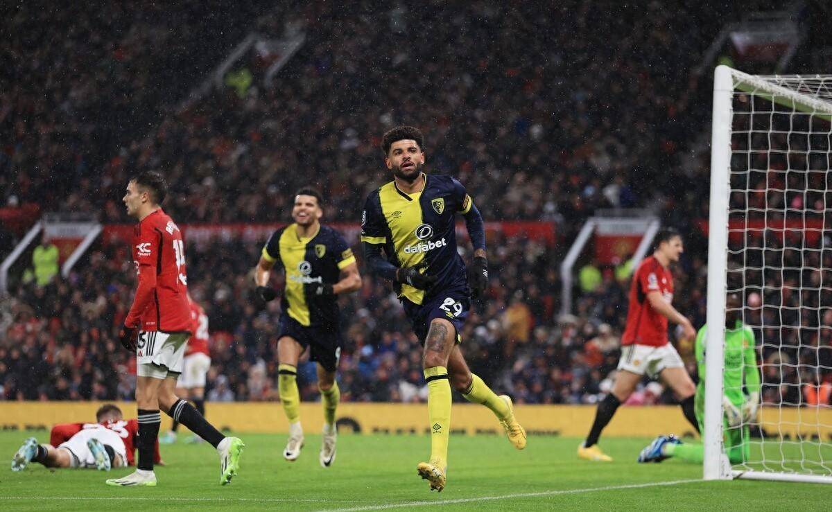 FB体育官方网站-包含联赛战绩波动传统豪门遭遇处境困难的词条