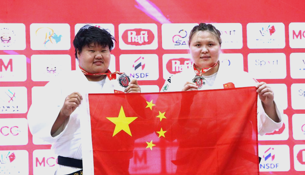 FB体育网页版-体育健儿在伦敦比赛中大放异彩，夺魁