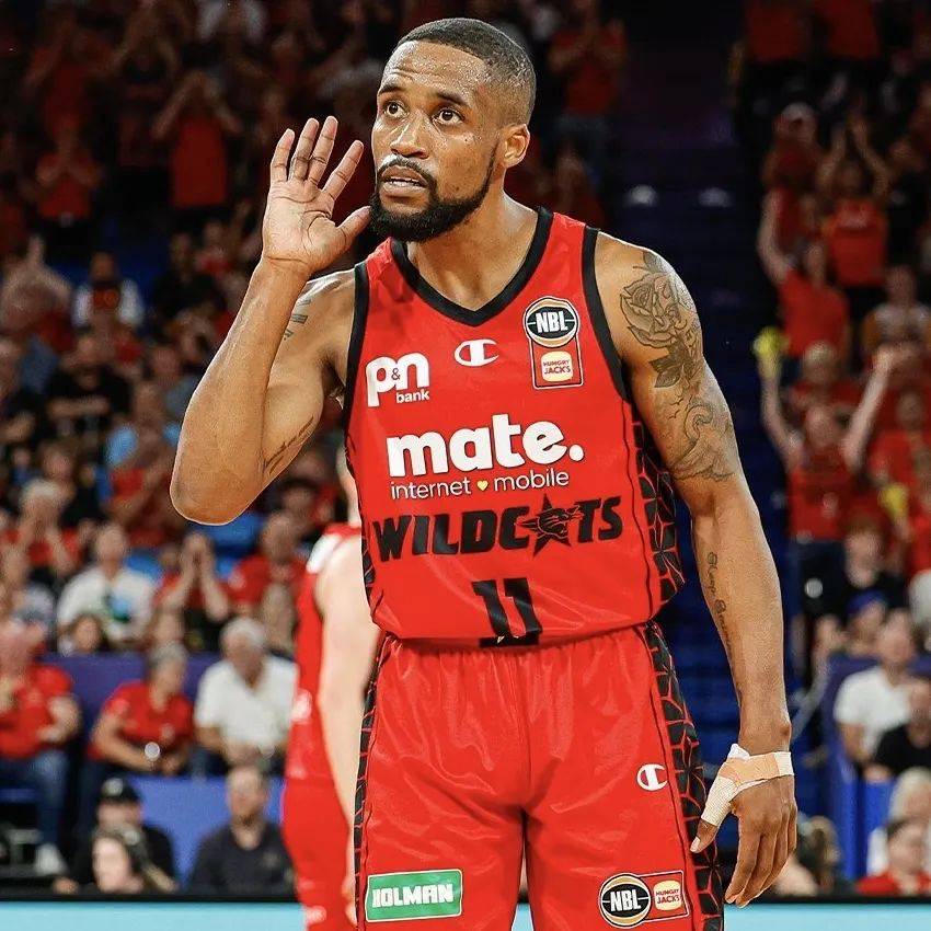 FB体育官方网站-爵士队外援回归全力拼搏，球队止颓势