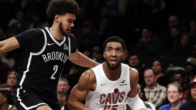 -雄鹿豪取篮网，继续领跑