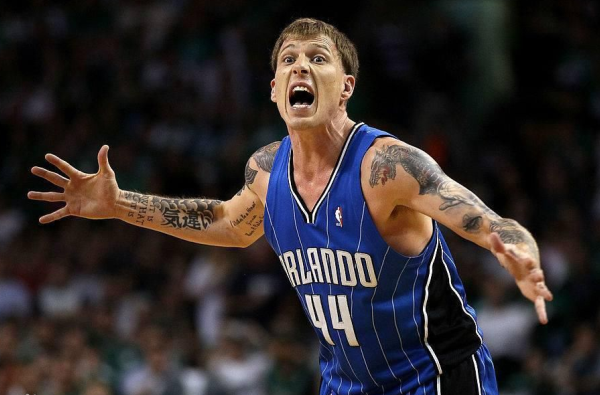 骑士遭逢公鹿反扑,诺维茨基自外线反毒素 骑士遭逢公鹿反扑,诺维茨基自外线反毒素