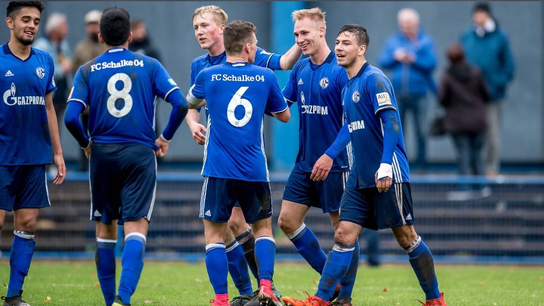 FB体育娱乐-关于沙尔克04客场逆转胜药厂，终结四连败的壮举闪耀德甲赛场的信息