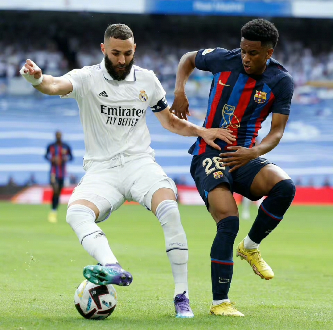 皇家马德里2-0赫罗纳:本泽马梅开二度马德里德比赢 皇家马德里2-0赫罗纳:本泽马梅开二度马德里德比赢