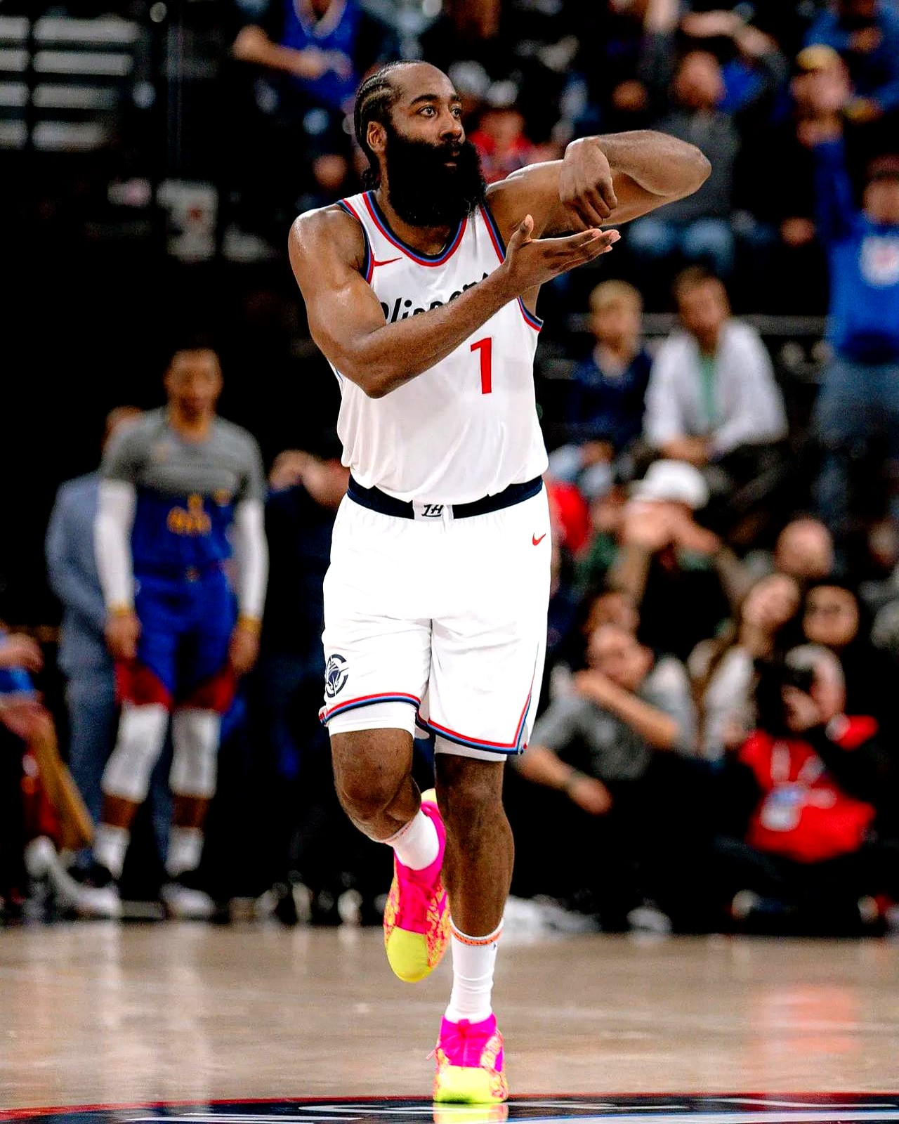 关于快船擒下老鹰，哈雷尔成全队得分王的信息